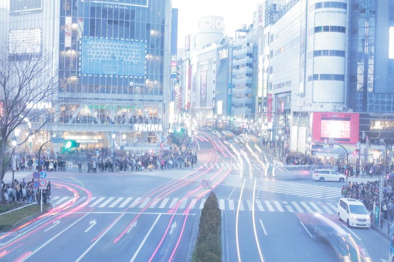 レトロな雰囲気が残る未来っぽい渋谷スクランブル交差点