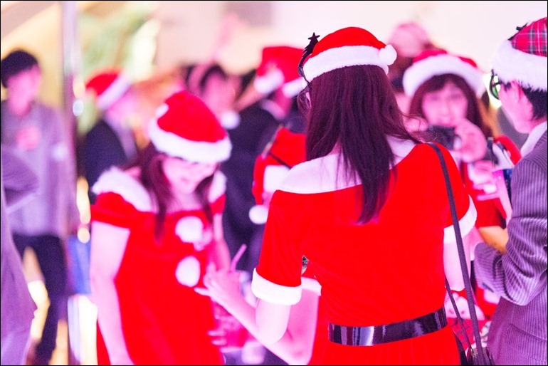 ミニスカスタッフだけだと思ったらいっぱいいた ミニスカスタッフだけだと思ったらいっぱいいた