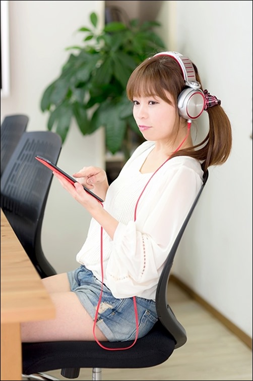 CSS85_ipadminiheadphone1292500