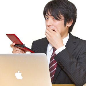 現役Web屋のTsuyoshi.さんによるスーツ姿の男性の写真素材をリリースしました。