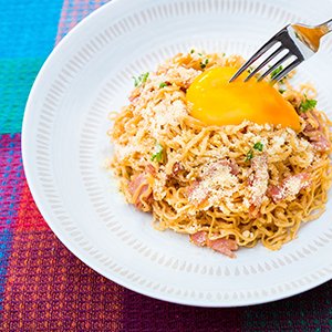 質素と贅沢を同時に味わえる汁なしチキンラーメン卵のせが絶品だった。